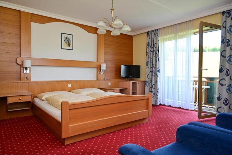 Ferienhotel Hofer Superior Strass im Attergau Dış mekan fotoğraf