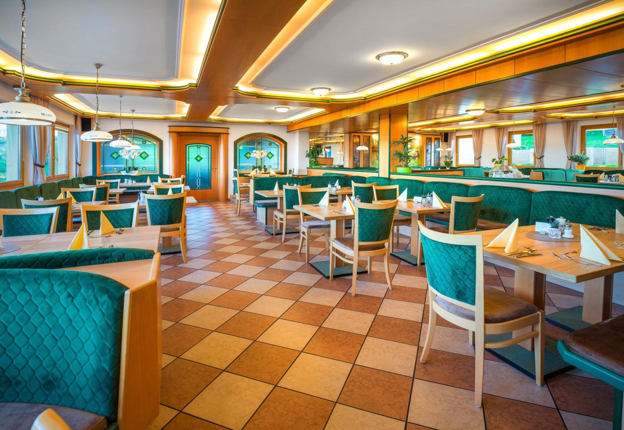 Ferienhotel Hofer Superior Strass im Attergau Dış mekan fotoğraf